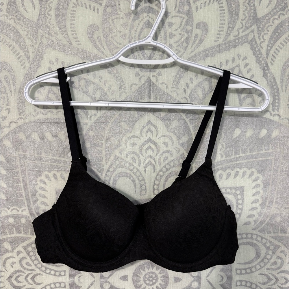 New $18 No Boundaries for Walmart Lightly Lined Lace T Shirt Bra Black 38B